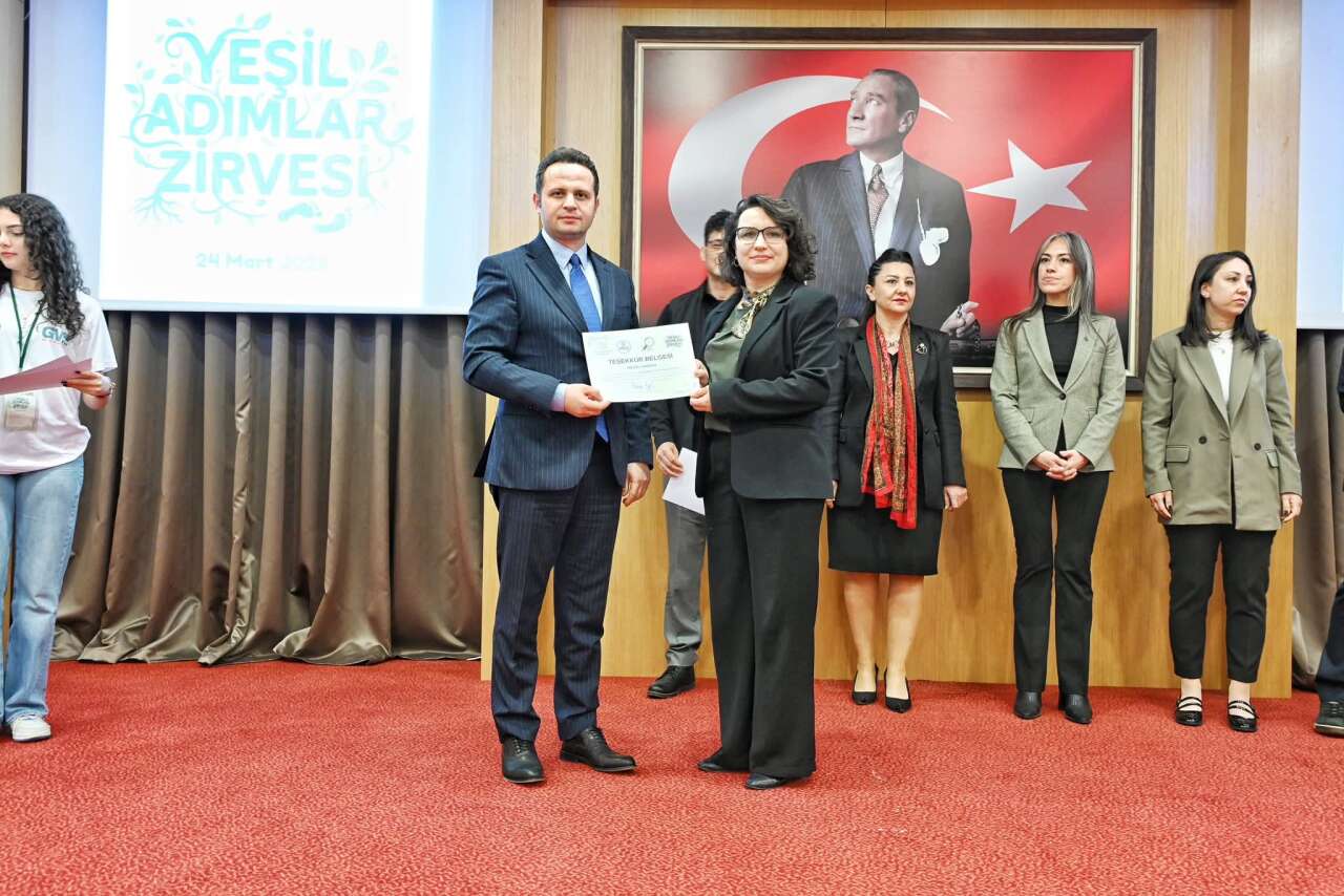 Muğlalı Öğrencilerden Büyük Başarı: Yeşil Adımlar Zirvesi’nde Beğeni Topladılar 4